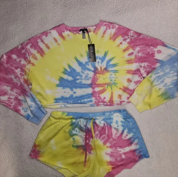 NWT Dolls Kill Trippy Tye Dye Sweatshirt, And Shorts Set - Picture 2 of 4
